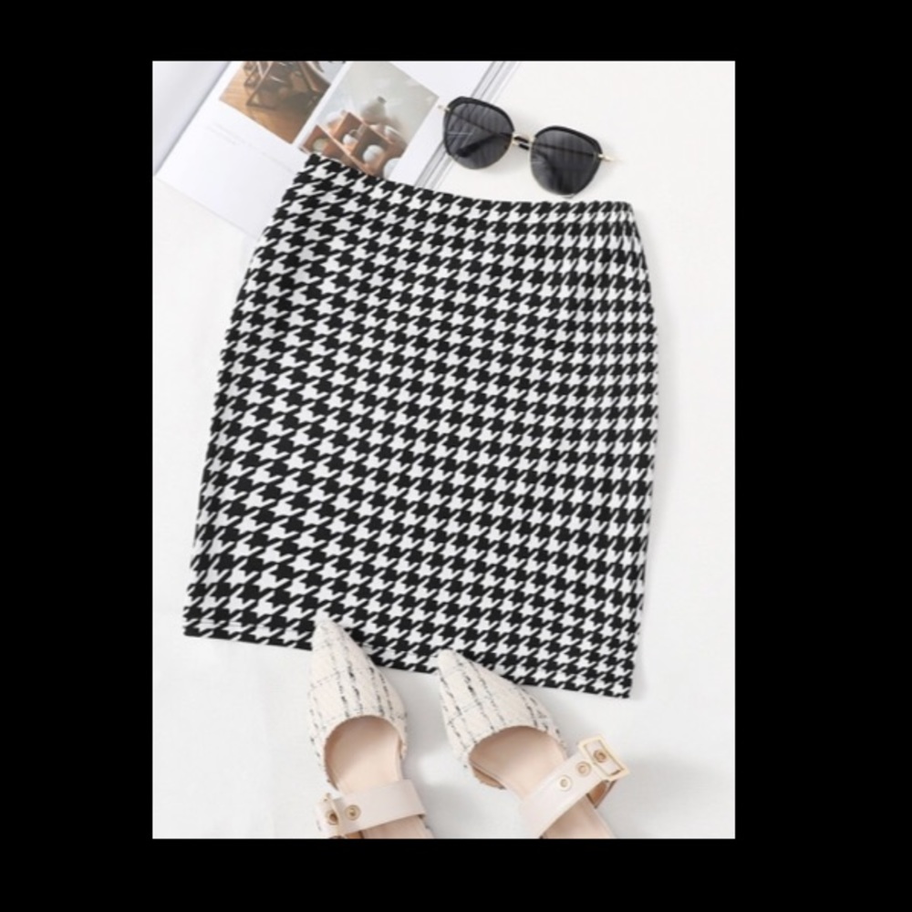 NWOT! SHEIN Black and White Mini Skirt with Slit